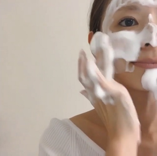 ツルツル肌が手に入る Sayuがやってる 透明美肌 を保つ洗顔法 Anna アンナ