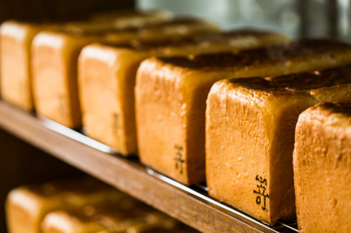 人気の高級食パン専門店『嵜本』、曜日限定の絶品食パンをゲットせよ！