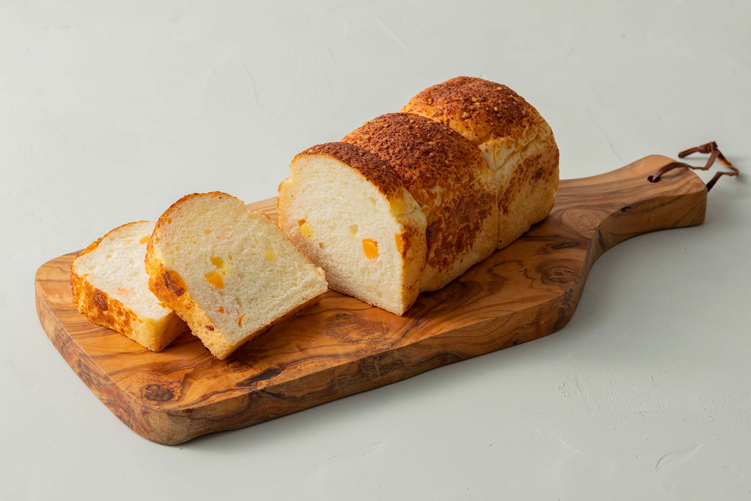 たーーっぷりチーズの食パン