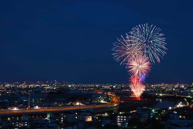 【2022年版】4年ぶりの開催も♡「関西で楽しめる花火スポット」5選