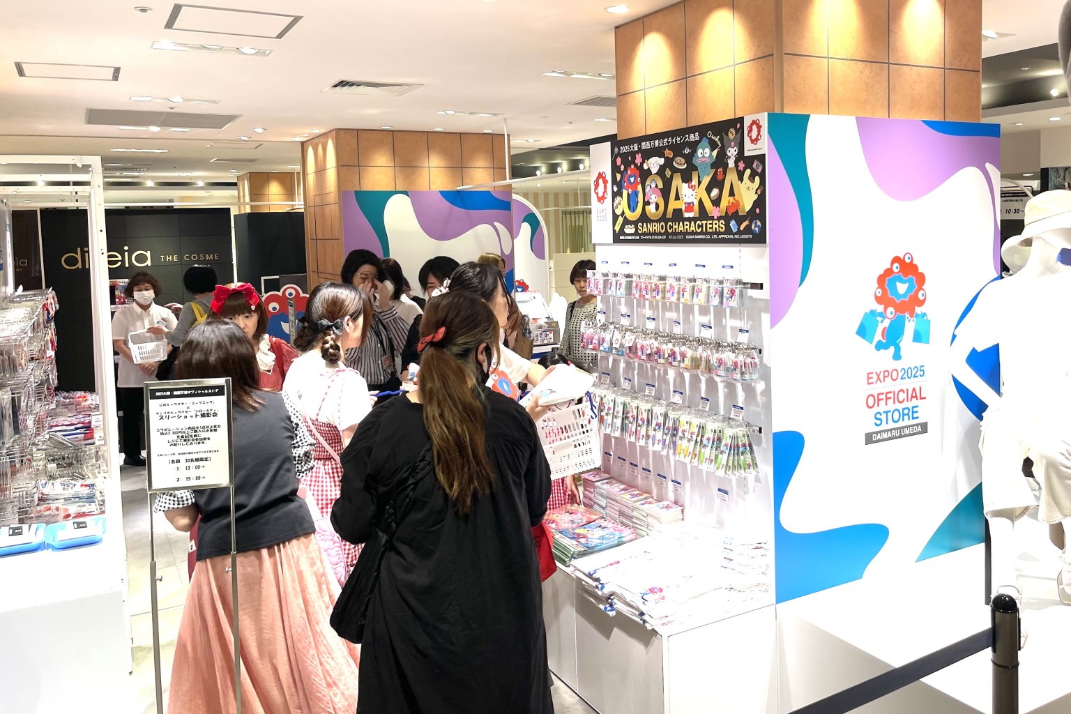 ミャクミャク&サンリオキャラクターズが登場【大丸梅田店】