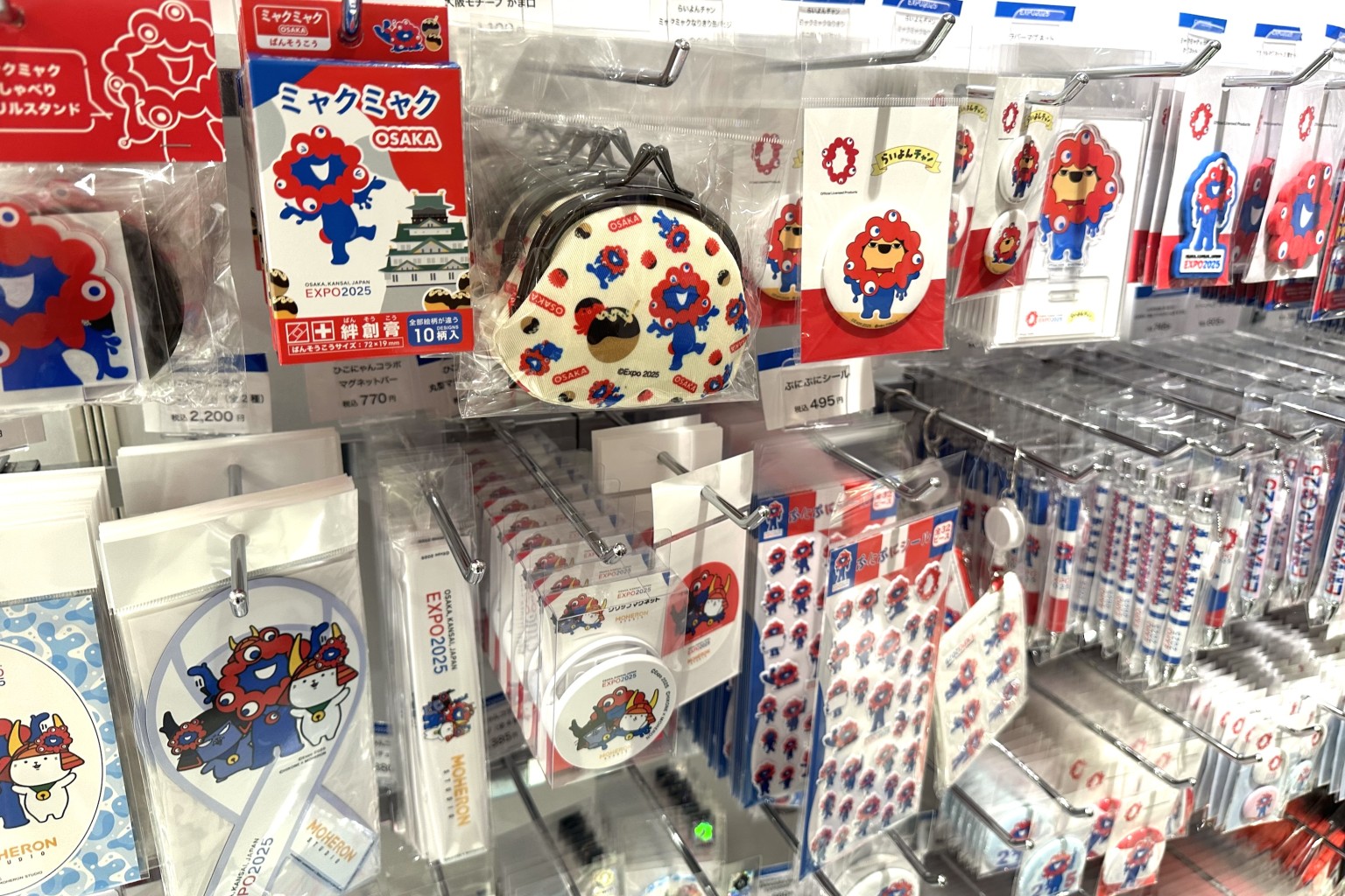 ミャクミャク&サンリオキャラクターズが登場【大丸梅田店】