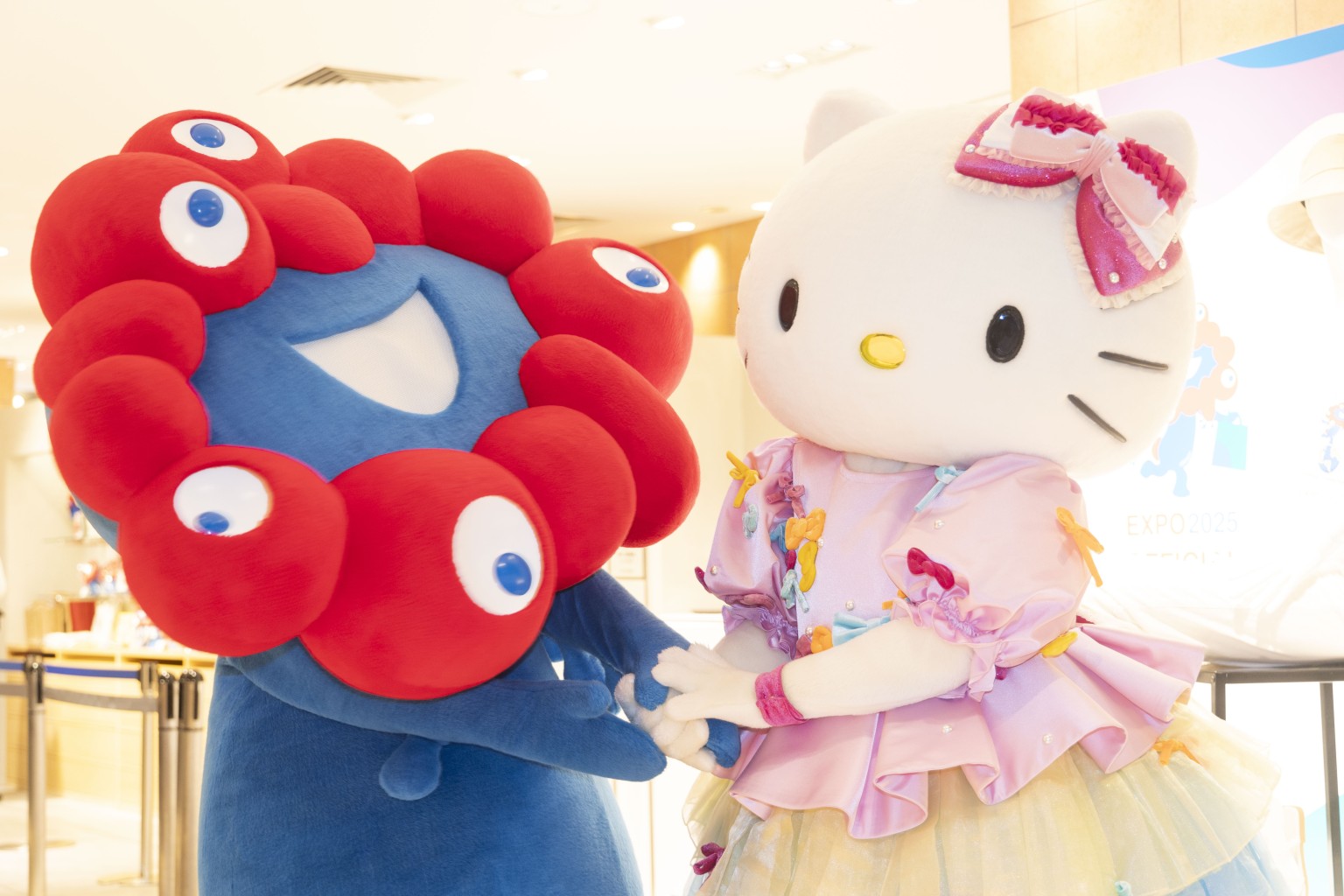 ミャクミャク&サンリオキャラクターズが登場【大丸梅田店】