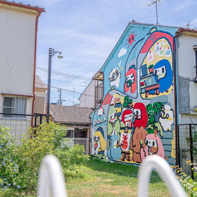 ストリートアート 子供とおもちゃの絵画 ストリートアート 子供とおもちゃの絵画