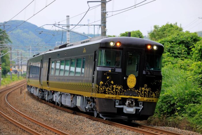 観光列車「はなあかり」