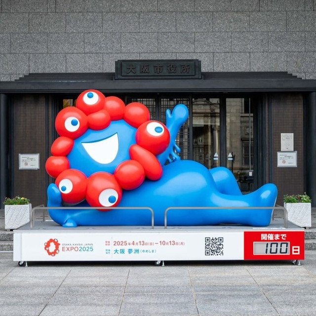 大阪・関西万博】開幕100日前より大阪市役所前の巨大ミャクミャクで
