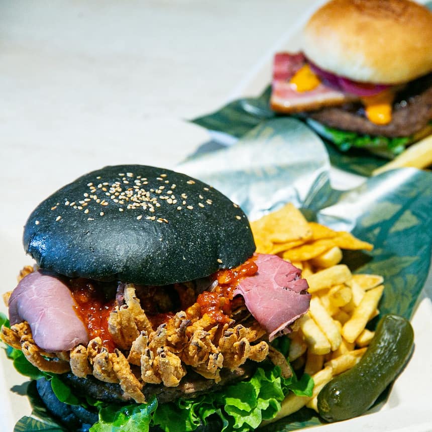 USJ】恐竜バーガーに1Lドリンク!?春のフードが攻めすぎ！