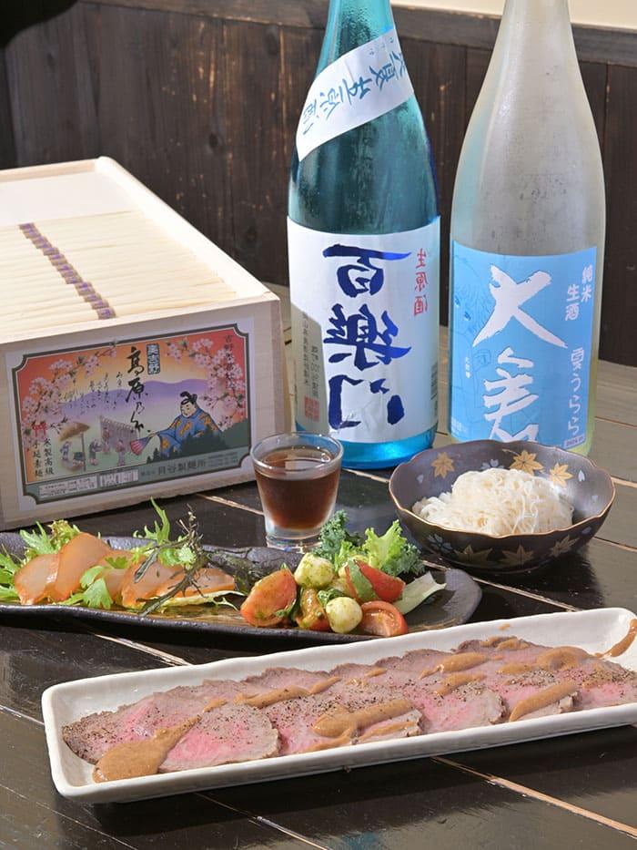 手前から『ローストビーフ 胡麻味噌だれ』、『カジキのスモーク、フルーツトマト&モッツアレラのカプレーゼ』、『素麺』