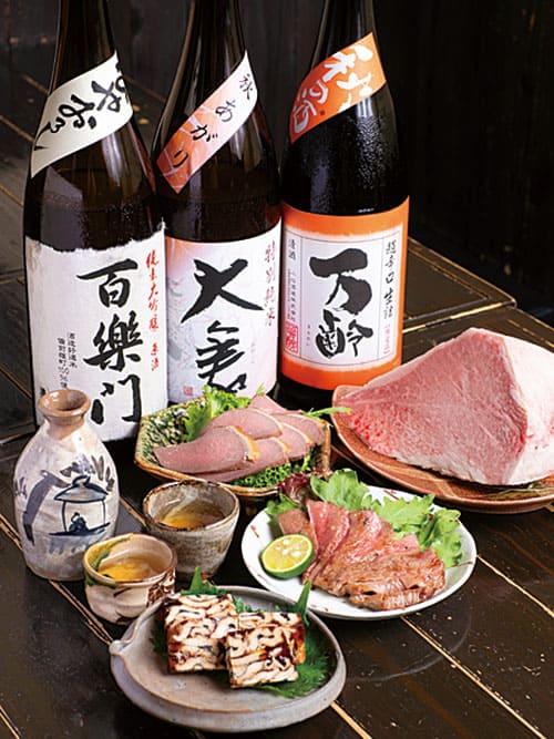 手前から穴子の煮こごり、黒毛和牛ひうち肉の炙り、鹿肉のスモーク