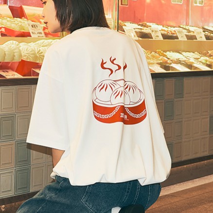 Tシャツ 551蓬莱×アーバンリサーチ 豚まんがTシャツに!?【551蓬莱×アーバンリサーチ】大阪らしさ