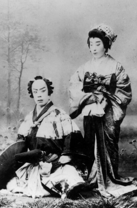 尾上松之助(左)